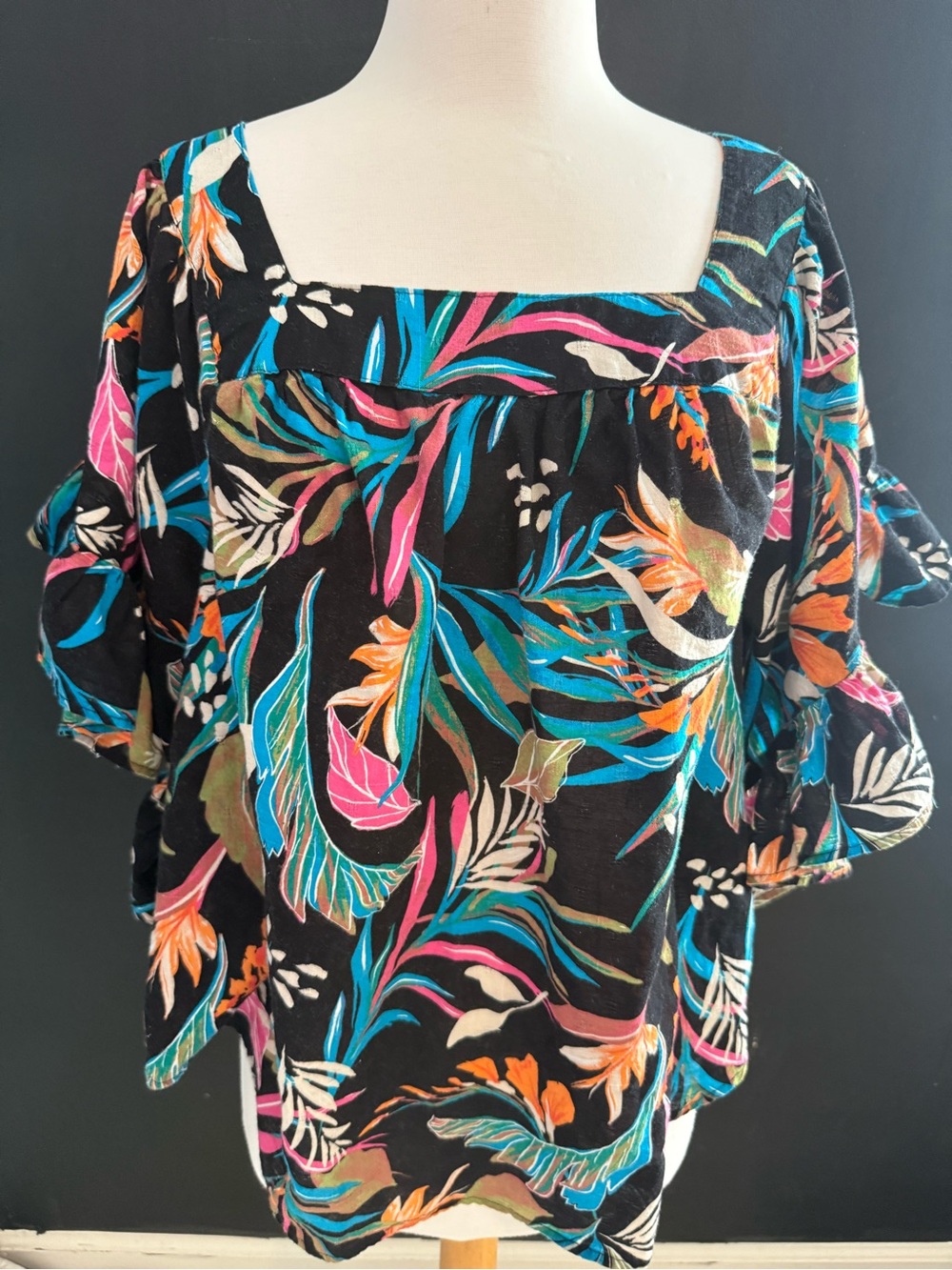 Women’s Black Bright  Tropical Print Square-Neck Summer Blouse 1x